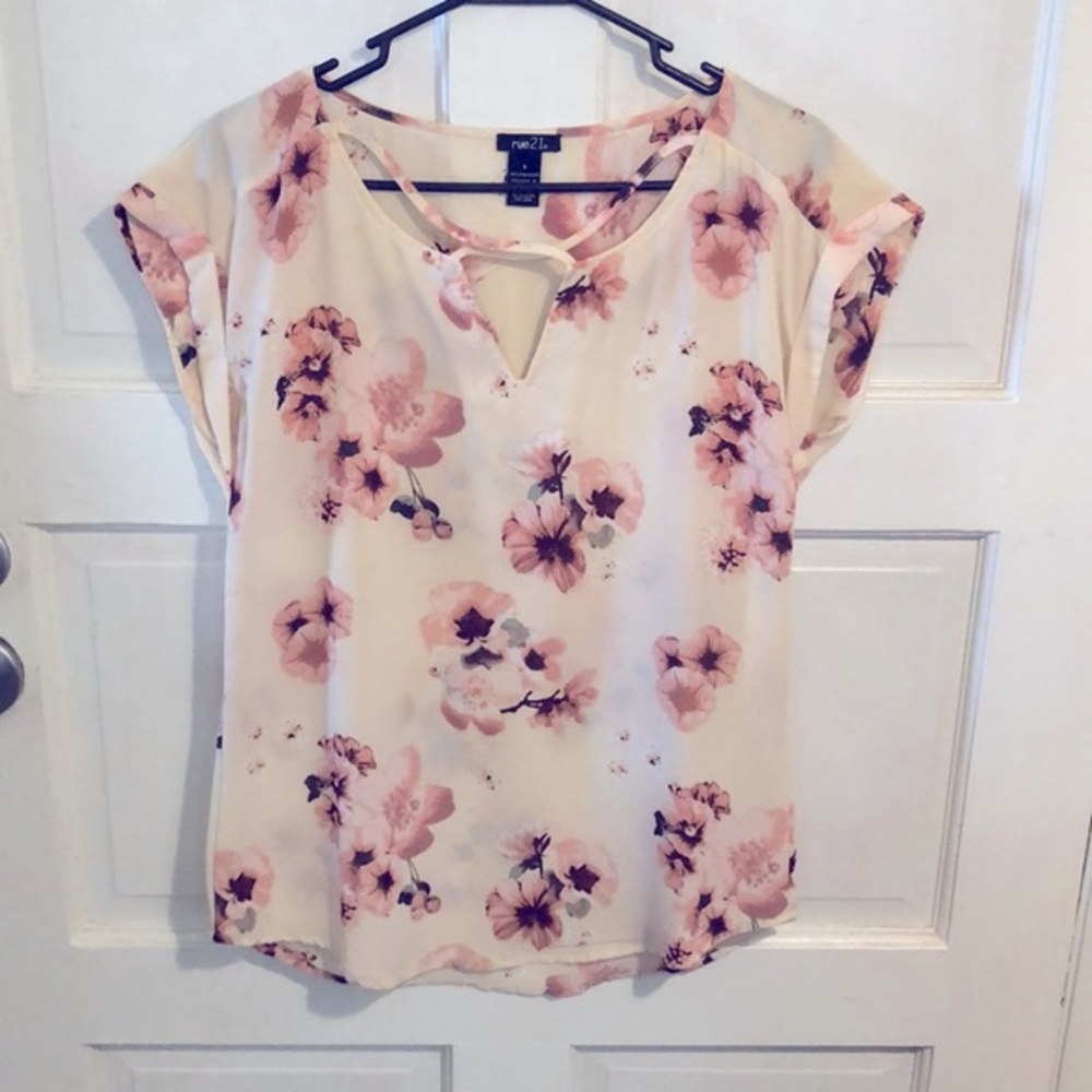 ✨NWOT✨Rue 21 top